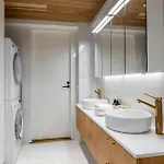 Scandinavian Deluxe House With Private Sauna At Kamppi