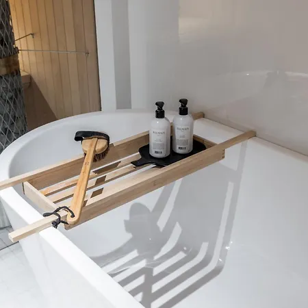 Scandinavian Deluxe House With Private Sauna At Kamppi