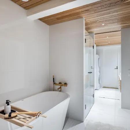Scandinavian Deluxe House With Private Sauna At Kamppi